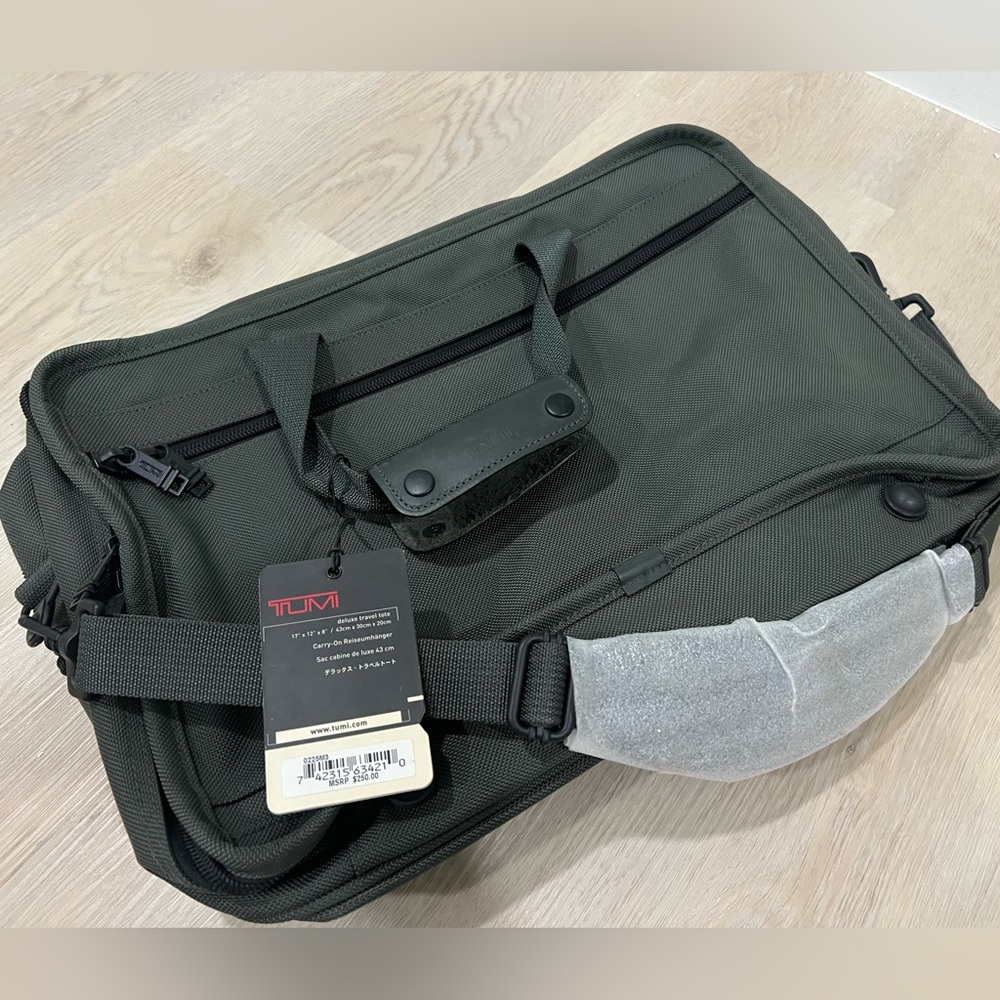 Tumi Deluxe Travel Tote, Army Green